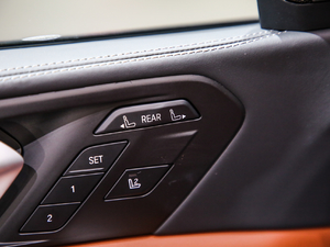 2019xDrive40i  M\b g