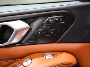 2019xDrive40i  M\b g