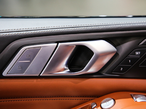 2019xDrive40i  M\b g