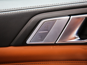 2019xDrive40i  M\b g