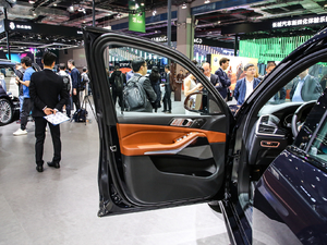 2019xDrive40i  M\b {λ܇T