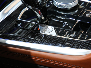 2019xDrive40i  M\b п؅^