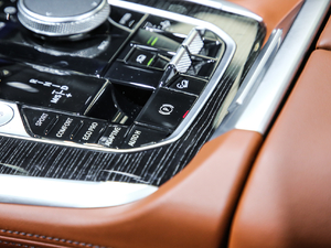 2019xDrive40i  M\b п؅^