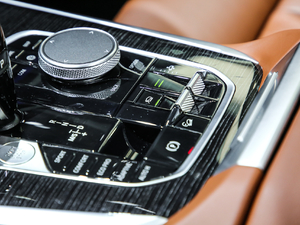 2019xDrive40i  M\b п؅^