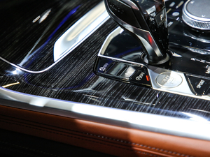 2019xDrive40i  M\b п؅^