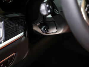 2019xDrive40i  M\b п؅^