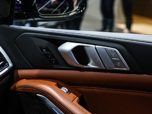 2019xDrive40i  M\b п؅^