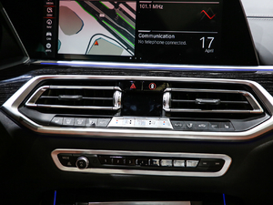 2019xDrive40i  M\b {L