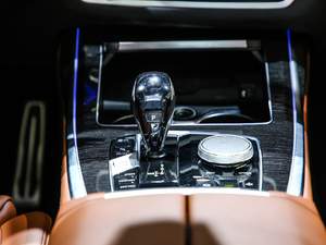 2019xDrive40i  M\b п؅^