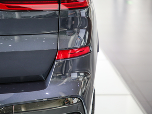 2019xDrive40i  M\b ^