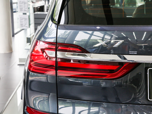 2019xDrive40i  M\b ^