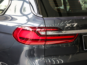 2019xDrive40i  M\b ^