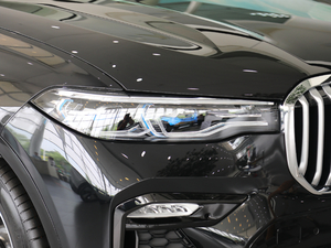 2019xDrive40i  M\b ^