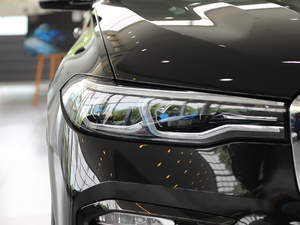 2019xDrive40i  M\b ^