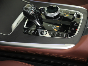 2019xDrive40i  M\b п؅^