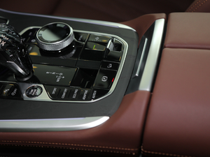 2019xDrive40i  M\b v܇Ƅ