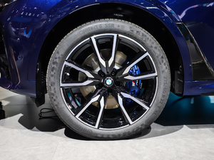 2019xDrive40i Ի M\b ^