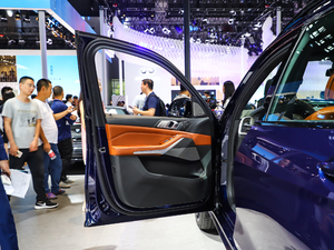 2019xDrive40i Ի M\b g