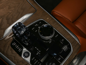 2019xDrive40i Ի Ab {