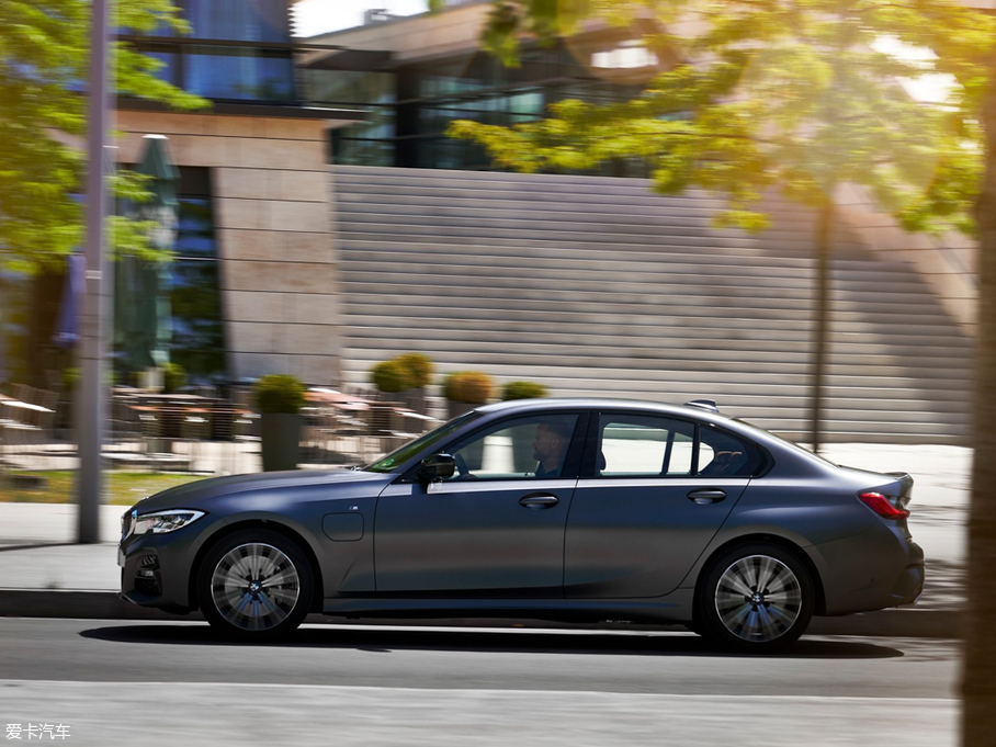 2019R3ϵʽτ 330e