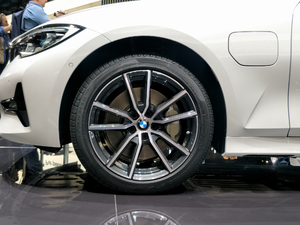 2019330e iPerformance ^