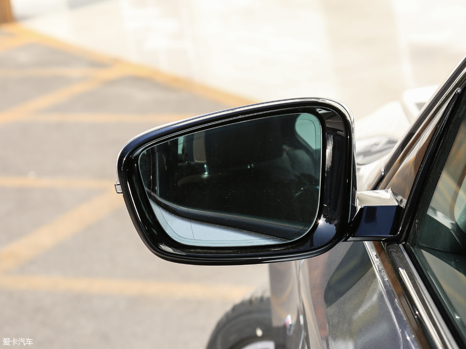 2019R5ϵ(M) 540i M\b