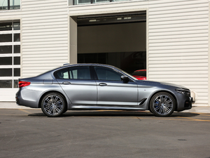 2019款540i M运动套装 整体外观