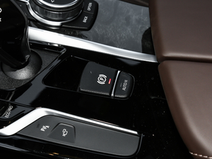 2019款540i M运动套装 驻车制动器