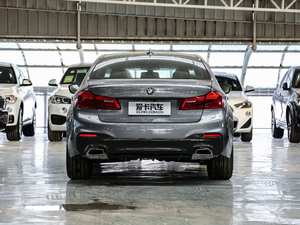 2019款525i M运动套装 正后	