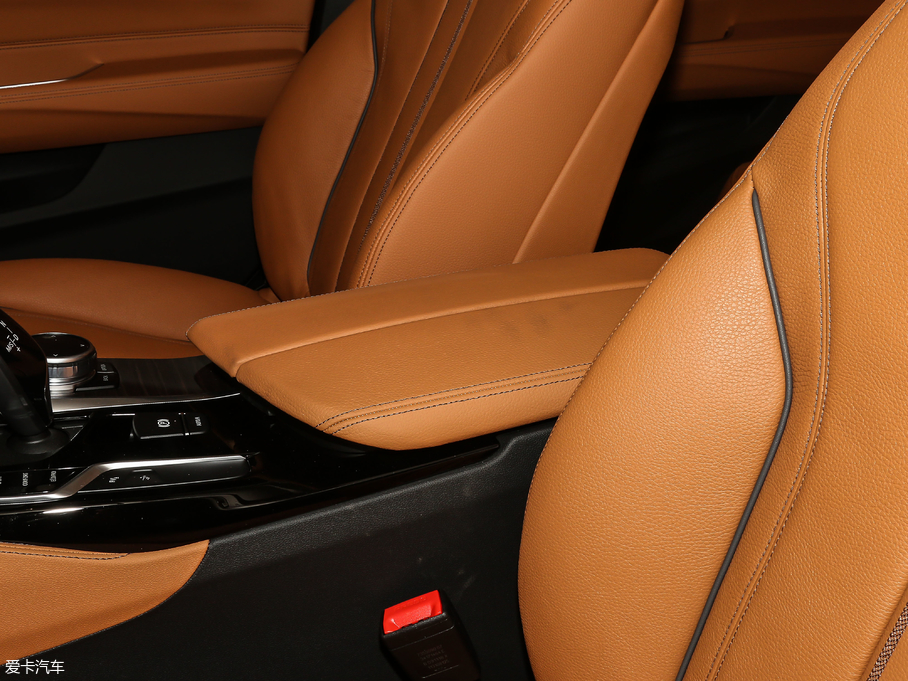 2019R6ϵGT 630i AOӋb