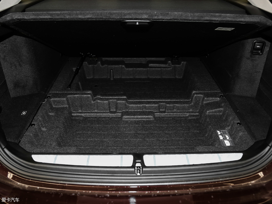 2019R6ϵGT 630i AOӋb