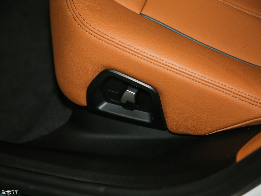 2019R6ϵGT 630i AOӋb