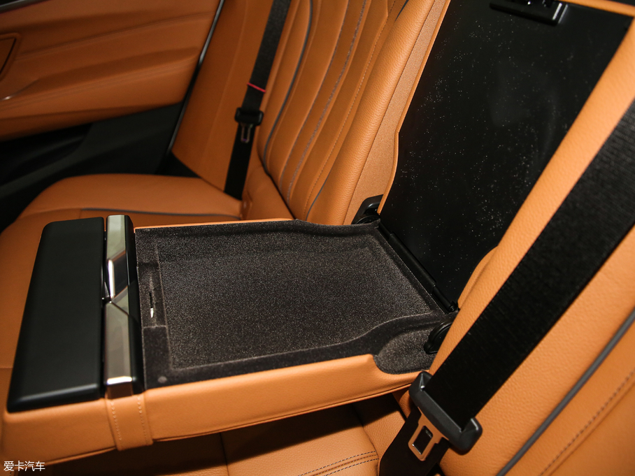 2019R6ϵGT 630i AOӋb