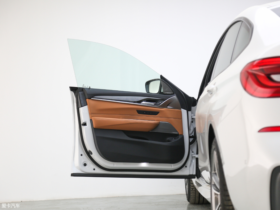 2019R6ϵGT 630i M\b