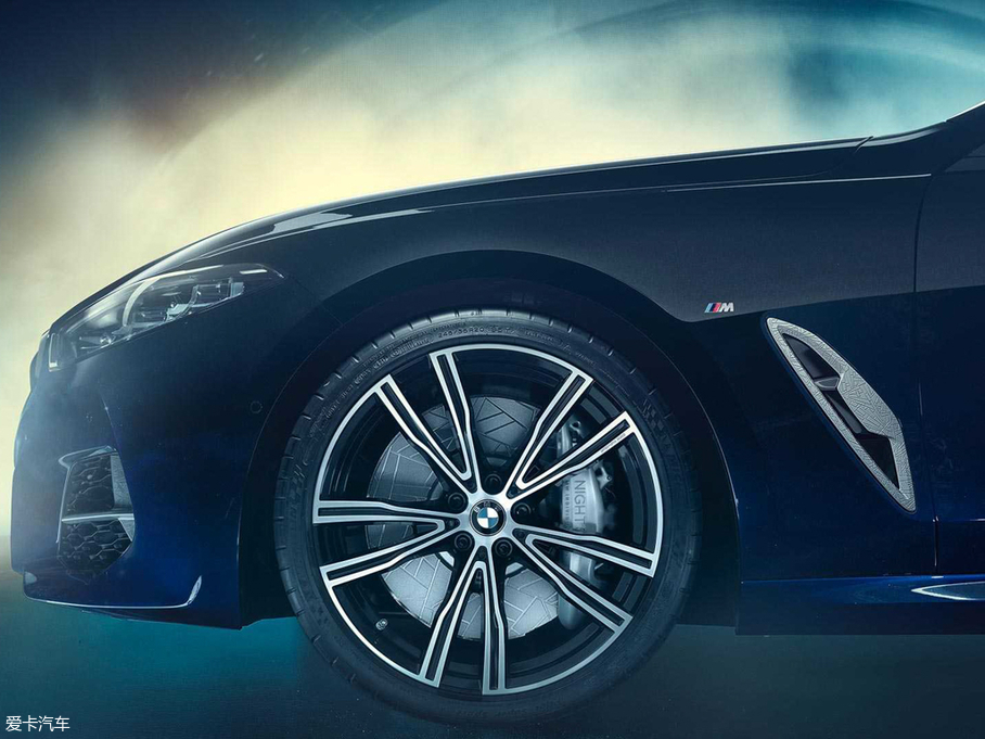 20198ϵ M850i Night Sky edition