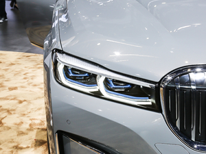 2019750Li xDrive ^