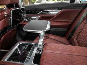 2019M760Li xDrive V12 Ab g