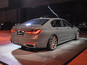 2019740Li xDrive  Ab w^