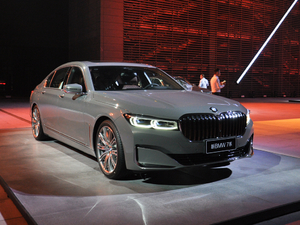 2019740Li xDrive  Ab w^