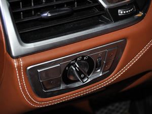 2019740Li xDrive  Ab g