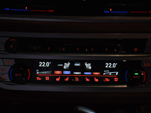 2019740Li xDrive  Ab {{