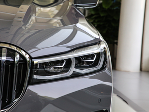 2019款740Li 领先型 豪华套装 大灯