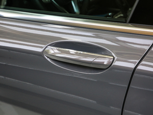2019款740Li 领先型 豪华套装 主驾门拉手