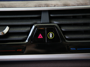 2019款740Li 领先型 豪华套装 中控区