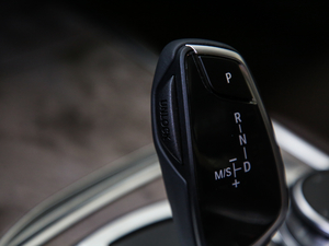 2019款740Li 领先型 豪华套装 中控区