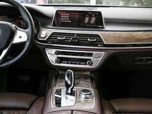 2019款740Li 领先型 豪华套装 中控台