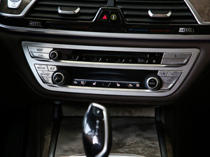 2019款740Li 领先型 豪华套装 空调调节