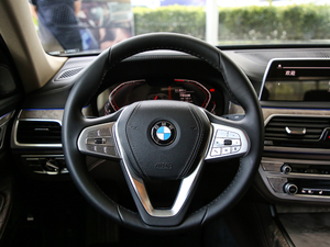 2019款740Li 领先型 豪华套装 方向盘