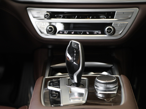 2019款730Li 豪华套装 中控区
