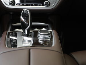 2019款730Li 豪华套装 中控区
